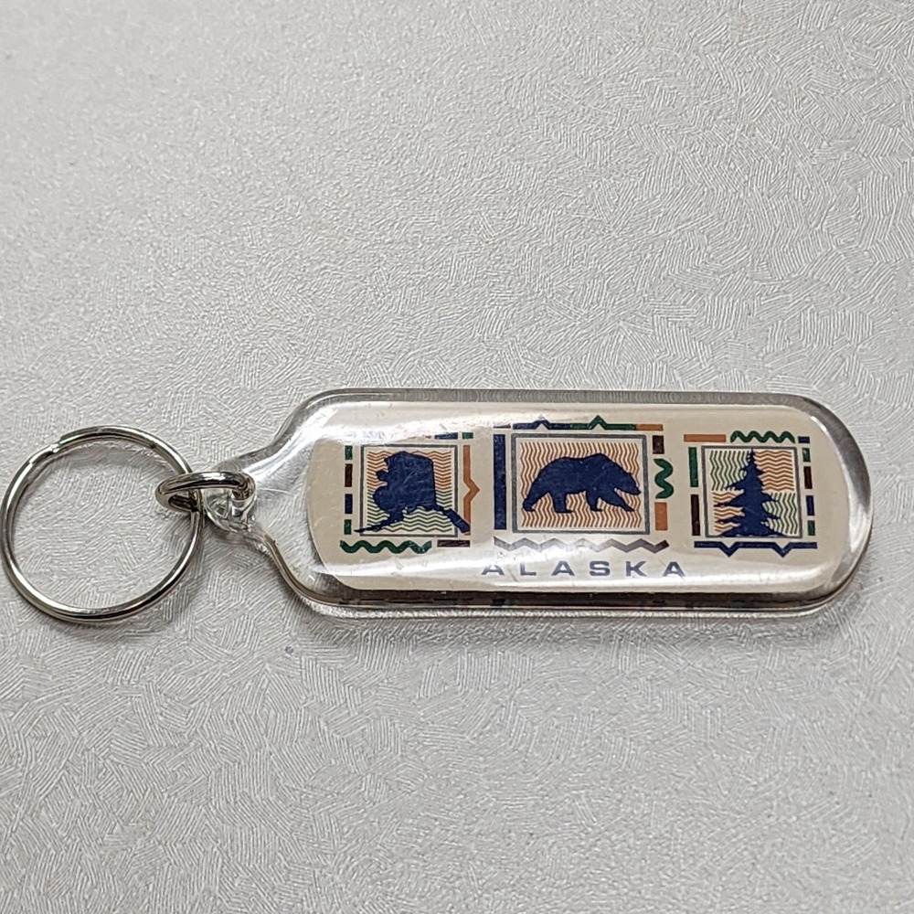 Vintage Alaska USA Vacation Tree Bear State Lucite Keychain Key Ring Collectible
